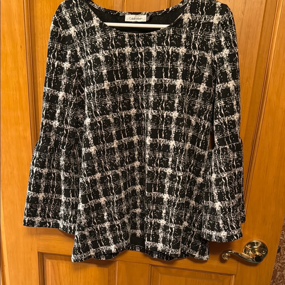 Calvin Klein Women's Black and White Top